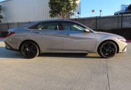2025 Hyundai ELANTRA Limited - Thumbnail 4