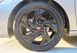 2025 Hyundai ELANTRA Limited - Thumbnail 19