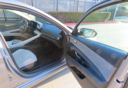 2025 Hyundai ELANTRA Limited - Thumbnail 21