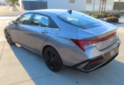 2025 Hyundai ELANTRA Limited - Thumbnail 8