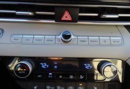 2025 Hyundai ELANTRA Limited - Thumbnail 10