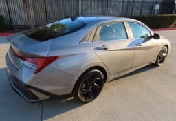 2025 Hyundai ELANTRA Limited - Thumbnail 8