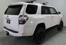2022 Toyota 4Runner Premium - Thumbnail 8