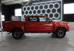 2016 Toyota Tacoma - Thumbnail 9