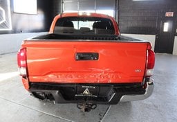 2016 Toyota Tacoma - Thumbnail 12