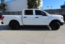 2019 Nissan Titan S - Thumbnail 9