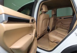2014 Porsche Cayenne - Thumbnail 24