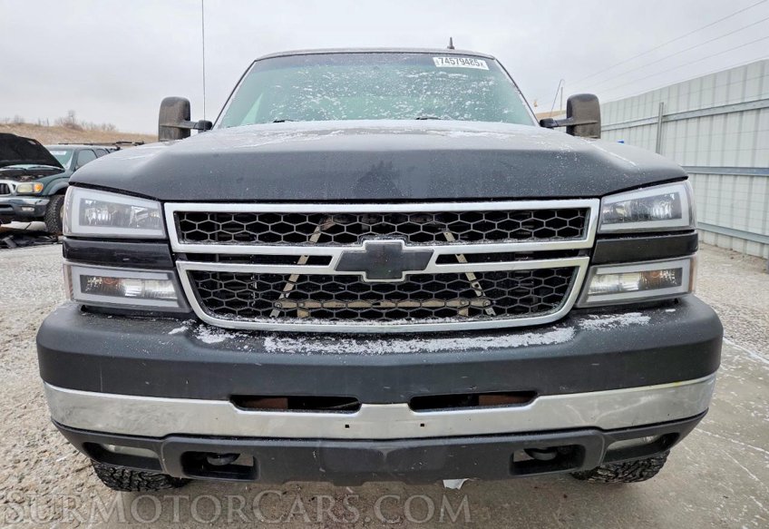 2006 Chevrolet Silverado 2500HD - Image 3