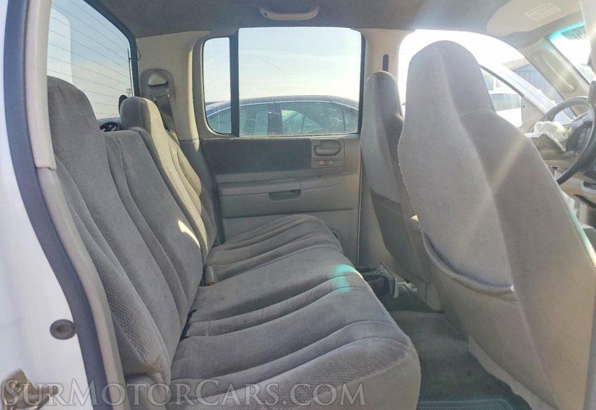 2002 Dodge Dakota - Image 9