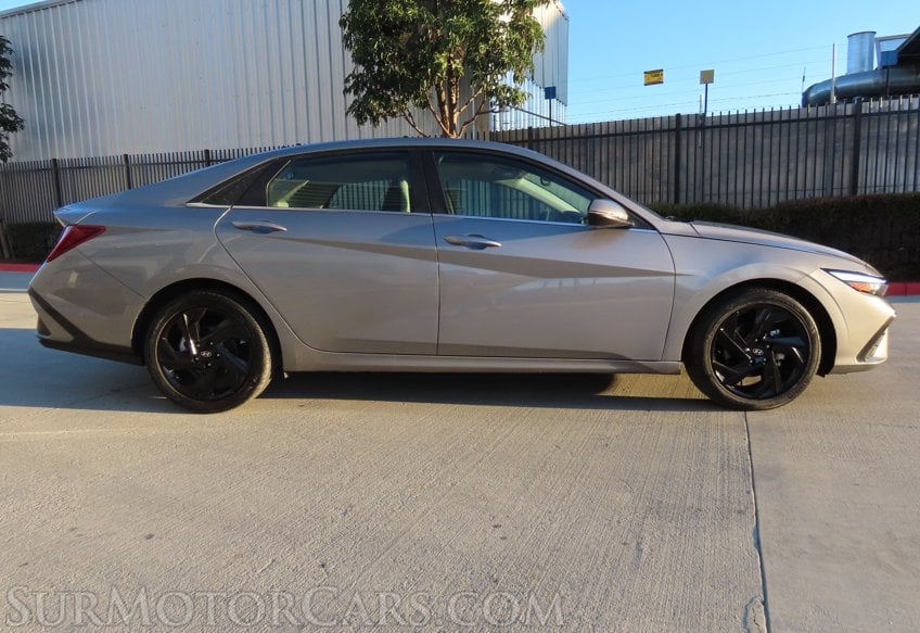 2025 Hyundai ELANTRA Limited - Image 4