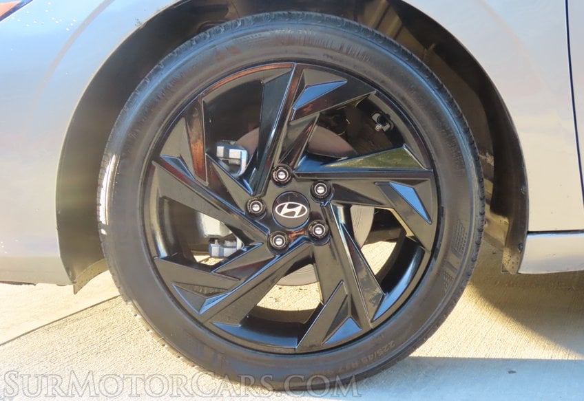 2025 Hyundai ELANTRA Limited - Image 38