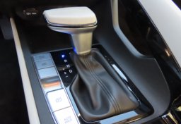 2025 Hyundai ELANTRA Limited - Image 21