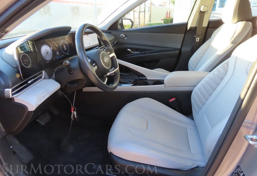 2025 Hyundai ELANTRA Limited - Image 29