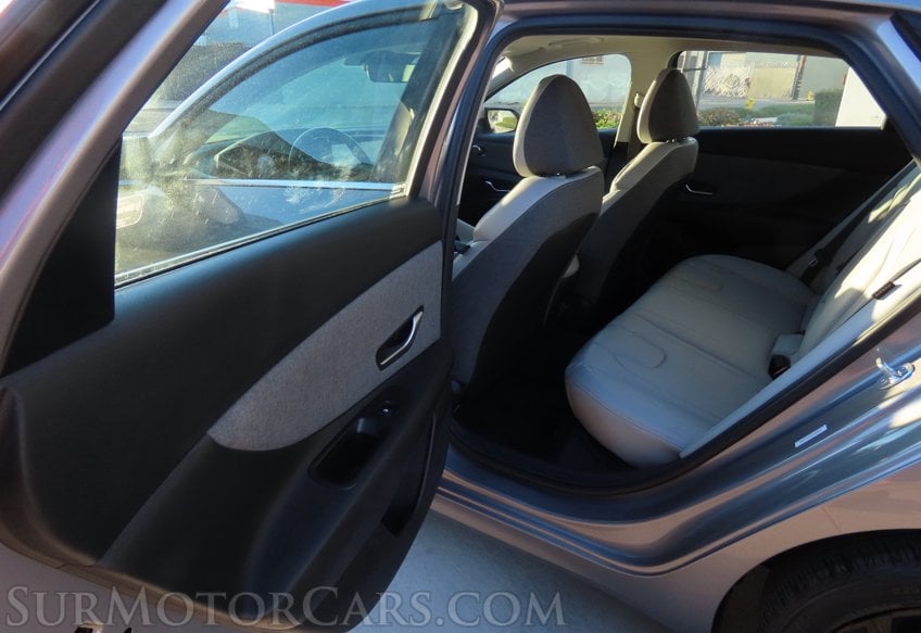 2025 Hyundai ELANTRA Limited - Image 40