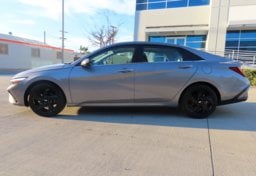 2025 Hyundai ELANTRA Limited - Image 5