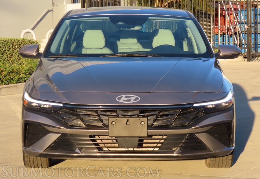2025 Hyundai ELANTRA Limited - Image 9
