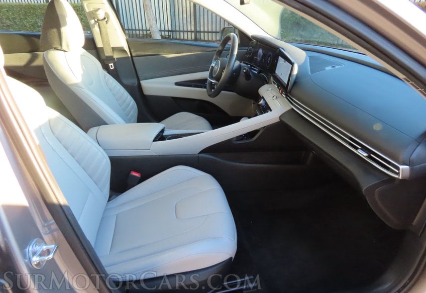 2025 Hyundai ELANTRA Limited - Image 50