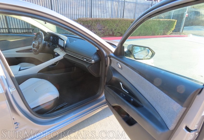 2025 Hyundai ELANTRA Limited - Image 48