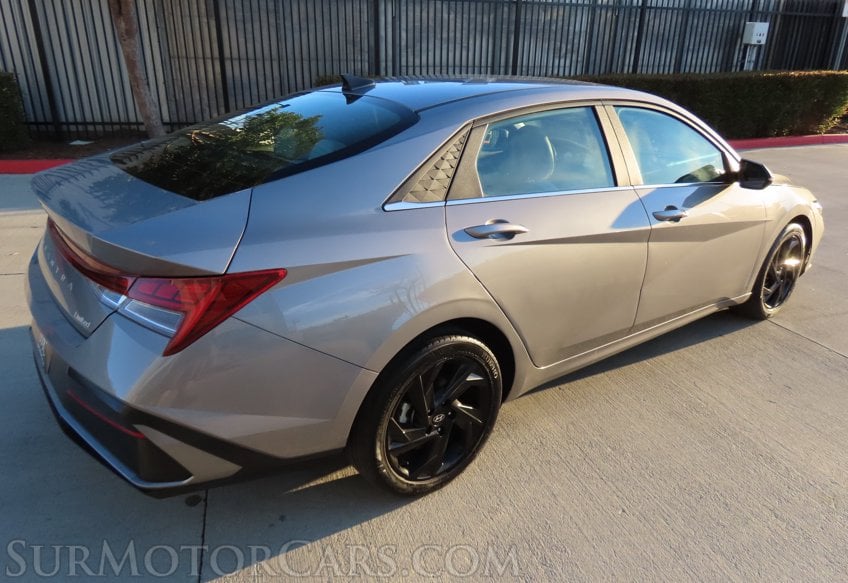 2025 Hyundai ELANTRA Limited - Image 8