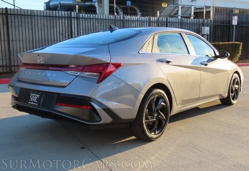 2025 Hyundai ELANTRA Limited - Image 7