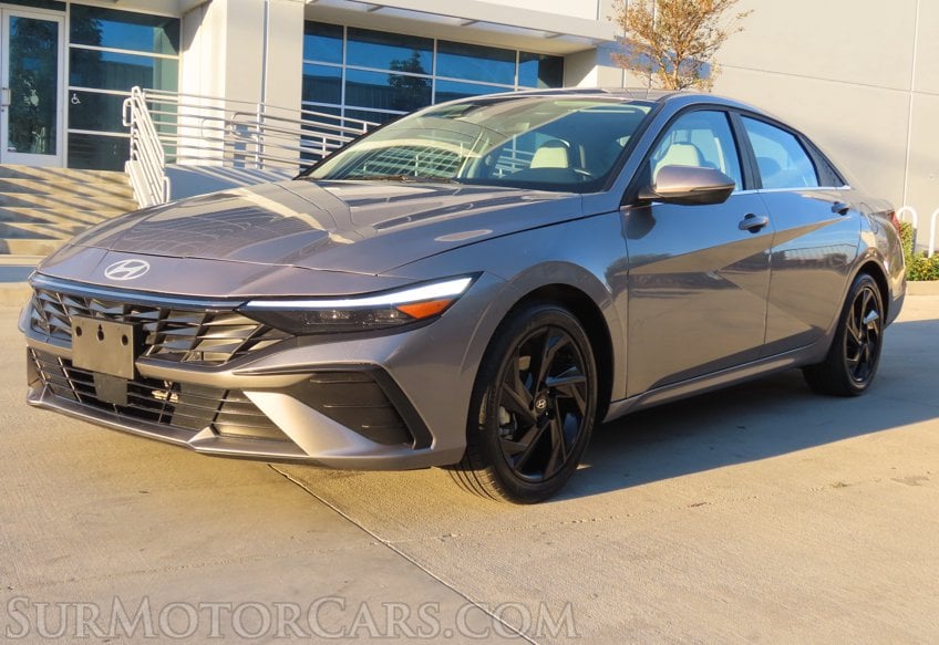 2025 Hyundai ELANTRA Limited - Image 3