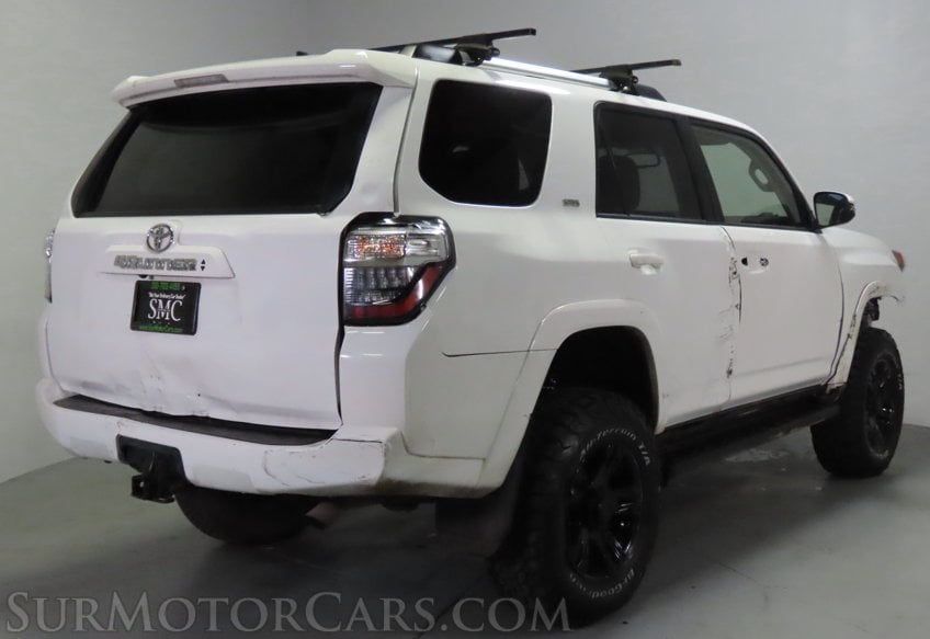 2022 Toyota 4Runner Premium - Image 9