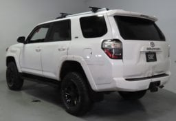 2022 Toyota 4Runner Premium - Image 10