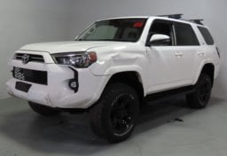 2022 Toyota 4Runner Premium - Image 3