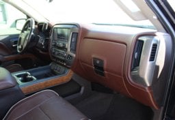 2017 Chevrolet Silverado 1500 High Country - Image 39