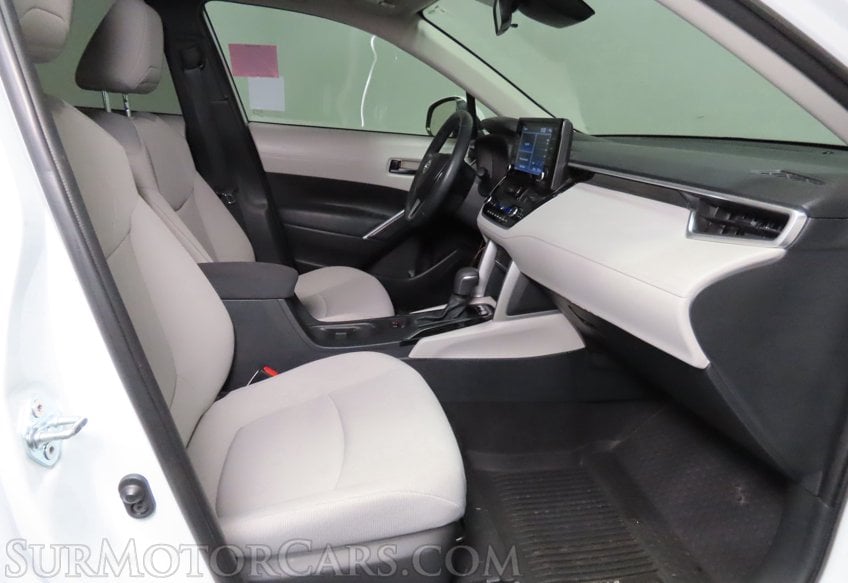 2022 Toyota Corolla Cross LE - Image 13