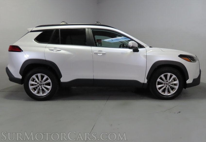 2022 Toyota Corolla Cross LE - Image 6