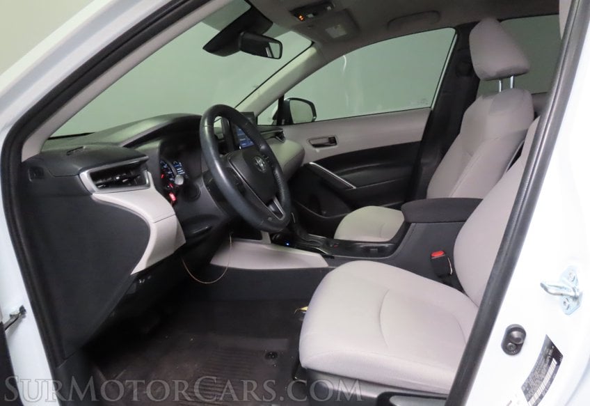 2022 Toyota Corolla Cross LE - Image 35