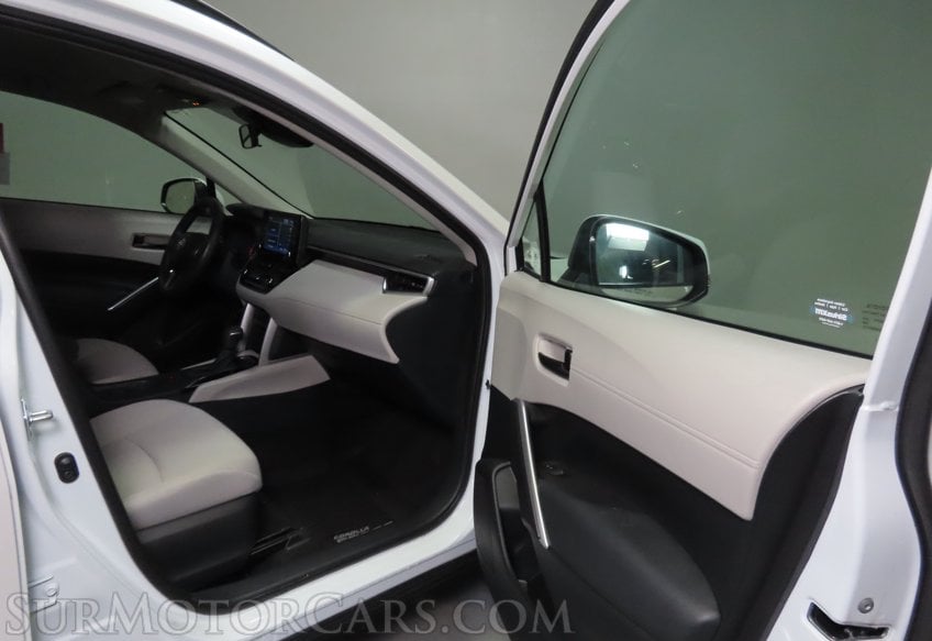 2022 Toyota Corolla Cross LE - Image 12