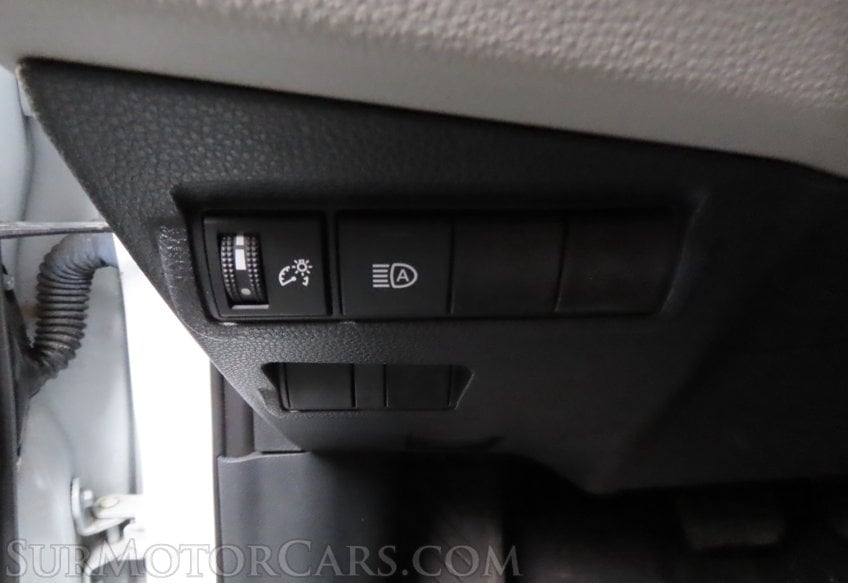 2022 Toyota Corolla Cross LE - Image 32