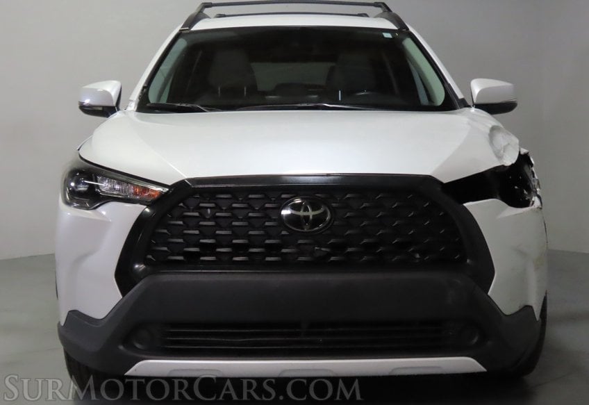 2022 Toyota Corolla Cross LE - Image 11