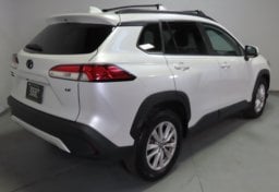 2022 Toyota Corolla Cross LE - Image 8