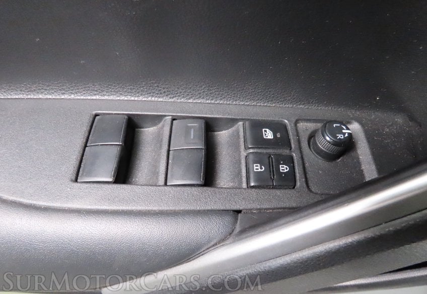 2022 Toyota Corolla Cross LE - Image 33