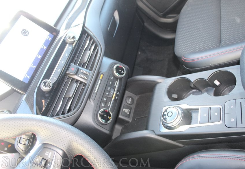 2025 Ford Escape AWD ST - Image 43