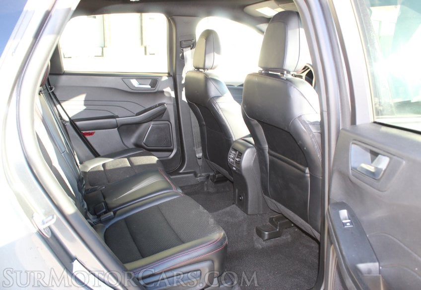 2025 Ford Escape AWD ST - Image 40