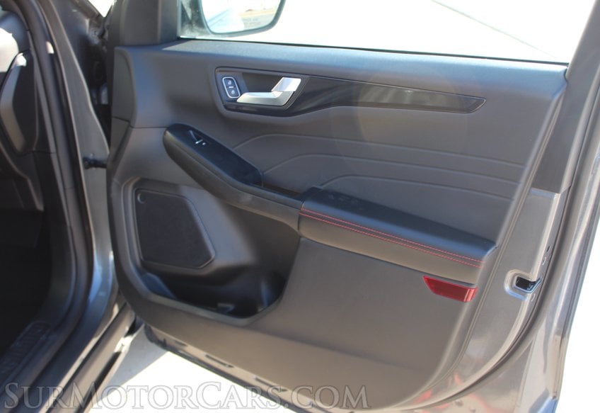 2025 Ford Escape AWD ST - Image 57