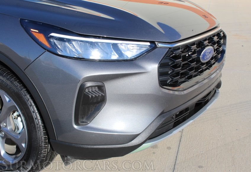 2025 Ford Escape AWD ST - Image 24