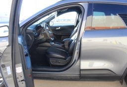 2025 Ford Escape AWD ST - Image 30