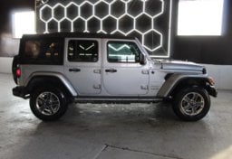 2020 Jeep Wrangler Sahara - Image 9