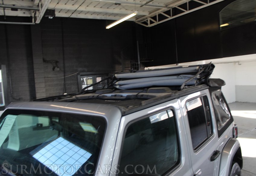 2020 Jeep Wrangler Sahara - Image 15