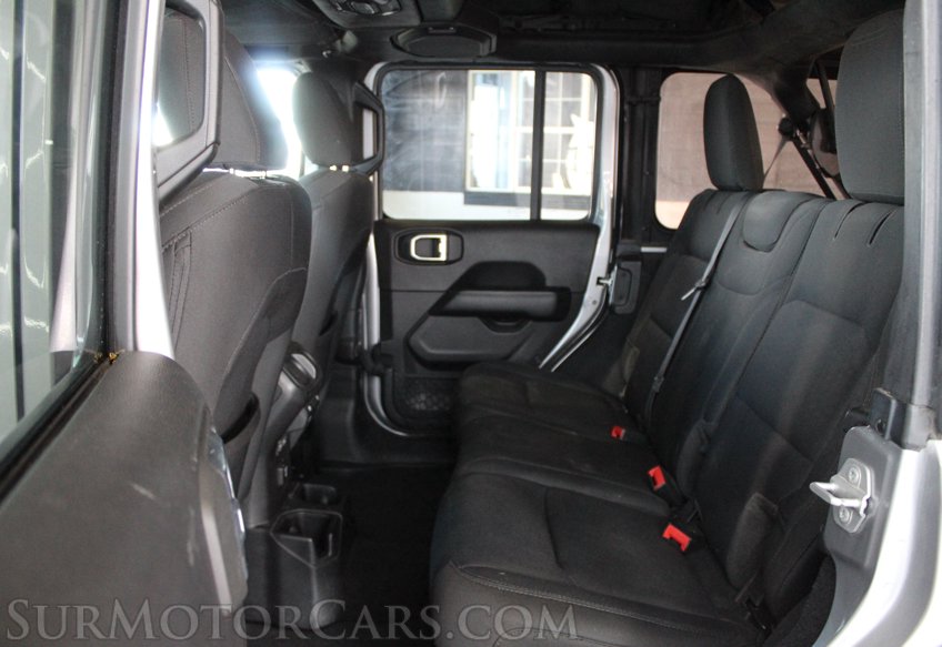 2020 Jeep Wrangler Sahara - Image 27