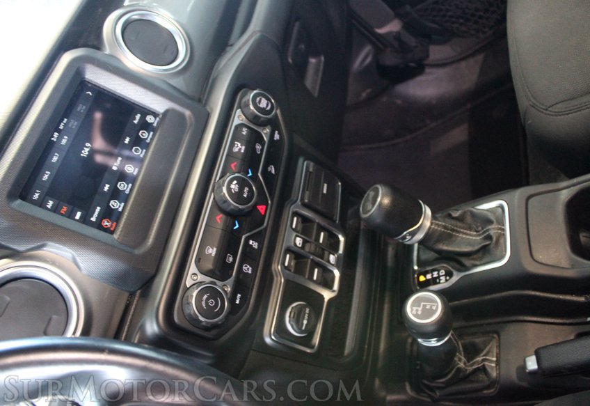 2020 Jeep Wrangler Sahara - Image 33