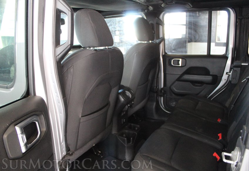 2020 Jeep Wrangler Sahara - Image 28