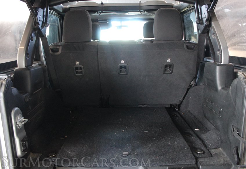 2020 Jeep Wrangler Sahara - Image 30