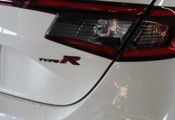 2025 Honda Civic Type R - Image 23