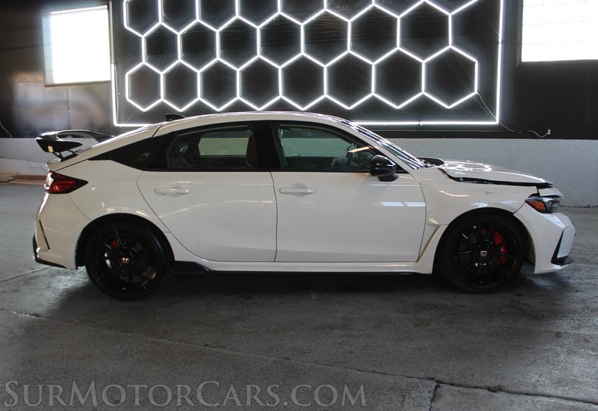 2025 Honda Civic Type R - Image 10